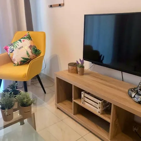 Lägenhet Serenity 2 - One Bedroom Flat Larnaca